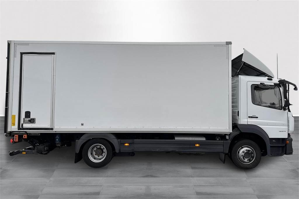 Mercedes-Benz Atego 1224L 6,2m KSA-kori + PL - Camión caja cerrada: foto 4 Mercedes-Benz Atego 1224L 6,2m KSA-kori + PL - Camión caja cerrada: foto 4