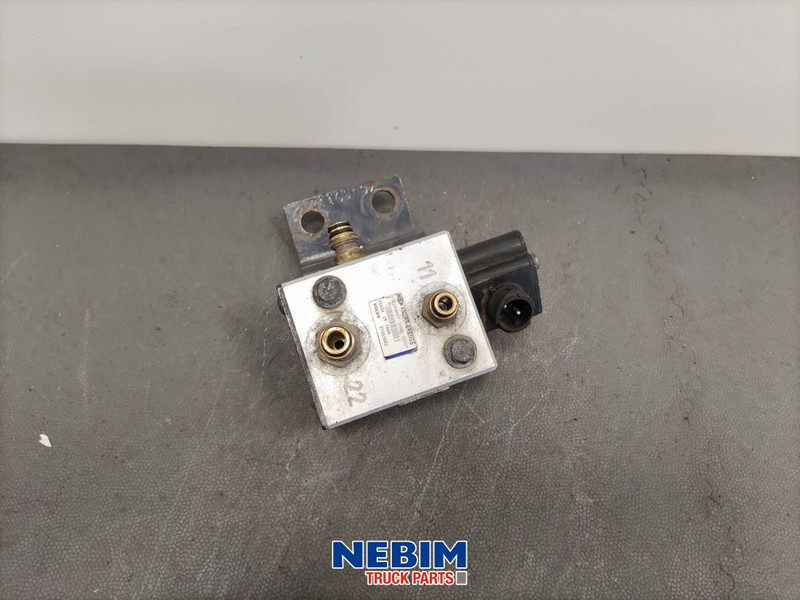 Volvo Volvo - 21083662 - Bedieningsklep - Piezas de recambio para Camión: foto 1 Volvo Volvo - 21083662 - Bedieningsklep - Piezas de recambio para Camión: foto 1