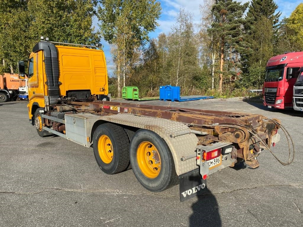 Volvo FH 13 420 - Camión portacontenedor de cadenas: foto 3 Volvo FH 13 420 - Camión portacontenedor de cadenas: foto 3