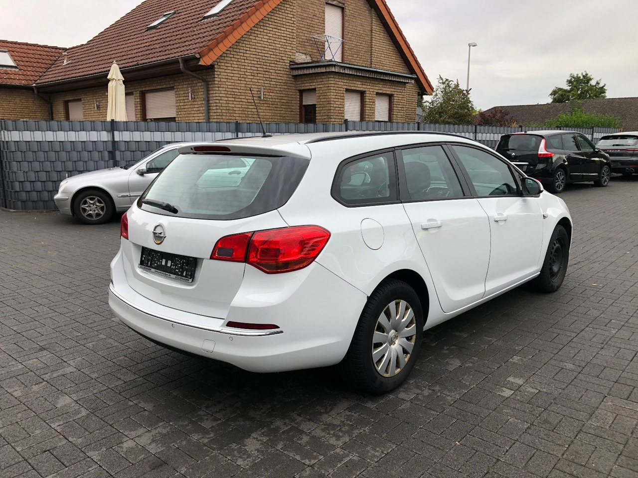 Opel Astra J 1.6 CDTi Sports Tourer Edition - Coche familiar: foto 2 Opel Astra J 1.6 CDTi Sports Tourer Edition - Coche familiar: foto 2