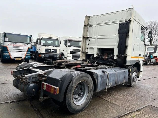 DAF 95.430 XF SPACECAB (EURO 3 / ZF16 MANUAL GEARBOX / ZF-INTARDER / AIRCONDITIONING / 870 LITER DIESELTANK) - Cabeza tractora: foto 3 DAF 95.430 XF SPACECAB (EURO 3 / ZF16 MANUAL GEARBOX / ZF-INTARDER / AIRCONDITIONING / 870 LITER DIESELTANK) - Cabeza tractora: foto 3