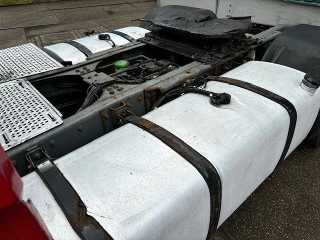 Cabeza tractora DAF XF 105.460 SPACECAB (ZF16 MANUAL GEARBOX / MX-BRAKE / 870+430 LITER TANK / AIRCONDITIONING / FRIDGE): foto 10