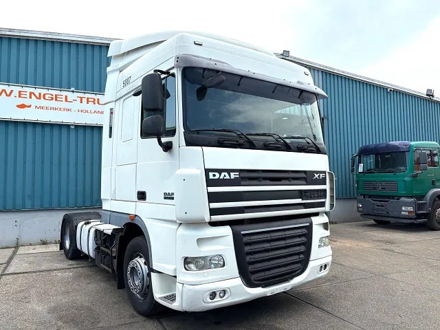 DAF XF 105.460 SPACECAB (ZF16 MANUAL GEARBOX / MX-BRAKE / 870+430 LITER TANK / FRIDGE / AIRCONDITIONING) - Cabeza tractora: foto 2 DAF XF 105.460 SPACECAB (ZF16 MANUAL GEARBOX / MX-BRAKE / 870+430 LITER TANK / FRIDGE / AIRCONDITIONING) - Cabeza tractora: foto 2