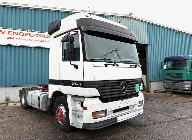 Mercedes-Benz Actros 1843 LS (MP1) (EPS WITH CLUTCH (3 PEDALS) / AIRCONDITIONING / SUNVISOR / ETC.) - Cabeza tractora: foto 2 Mercedes-Benz Actros 1843 LS (MP1) (EPS WITH CLUTCH (3 PEDALS) / AIRCONDITIONING / SUNVISOR / ETC.) - Cabeza tractora: foto 2
