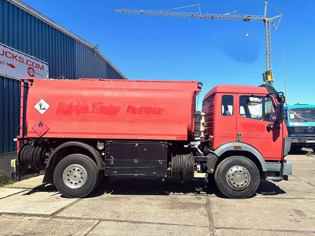 Mercedes-Benz SK 1726 (ORIGINAL GERMAN) 13.500 LITER TANK TRUCK (ZF16 MANUAL GEARBOX / FULL STEEL SUSPENSION / REDUCTION AXLE / ANALOG COUNTER - Camión cisterna: foto 4 Mercedes-Benz SK 1726 (ORIGINAL GERMAN) 13.500 LITER TANK TRUCK (ZF16 MANUAL GEARBOX / FULL STEEL SUSPENSION / REDUCTION AXLE / ANALOG COUNTER - Camión cisterna: foto 4