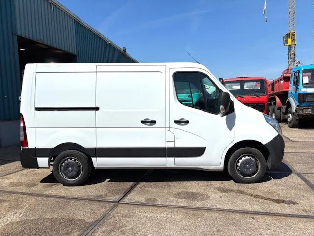 Opel Movano T3300 2.4CDTI L1H1 (EURO 6 / 6 GEARS MANUAL GEARBOX / AIRCONDITIONING / APPLE CARPLAY / REAR VIEW CAMERA / ETC) - Furgoneta pequeña: foto 4 Opel Movano T3300 2.4CDTI L1H1 (EURO 6 / 6 GEARS MANUAL GEARBOX / AIRCONDITIONING / APPLE CARPLAY / REAR VIEW CAMERA / ETC) - Furgoneta pequeña: foto 4
