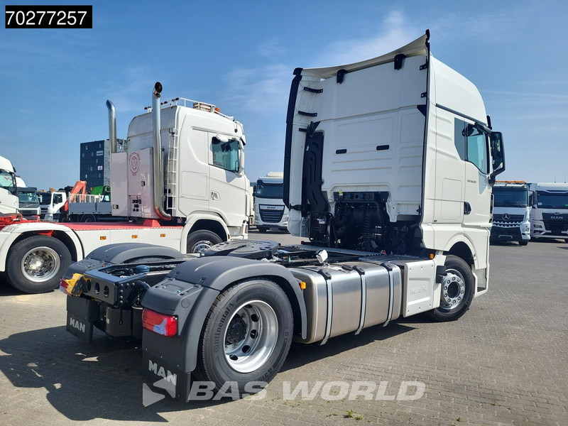 MAN TGX 18.520 4X2 NEW! GX Retarder 2x Tanks Standklima ACC - Cabeza tractora: foto 5 MAN TGX 18.520 4X2 NEW! GX Retarder 2x Tanks Standklima ACC - Cabeza tractora: foto 5