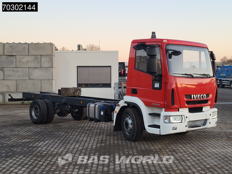 Iveco Eurocargo 160E320 4X2 NEW! 16T chassis 2016 production Euro 6 - Camión chasis: foto 3 Iveco Eurocargo 160E320 4X2 NEW! 16T chassis 2016 production Euro 6 - Camión chasis: foto 3