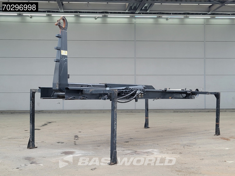 Camión multibasculante MAN TGS 33.440 6X4 25Ton AJK NHS25-5930 hooklift with 5th wheel Wechselsystem Manual Big-Axle Euro 5: foto 18 Camión multibasculante MAN TGS 33.440 6X4 25Ton AJK NHS25-5930 hooklift with 5th wheel Wechselsystem Manual Big-Axle Euro 5: foto 18