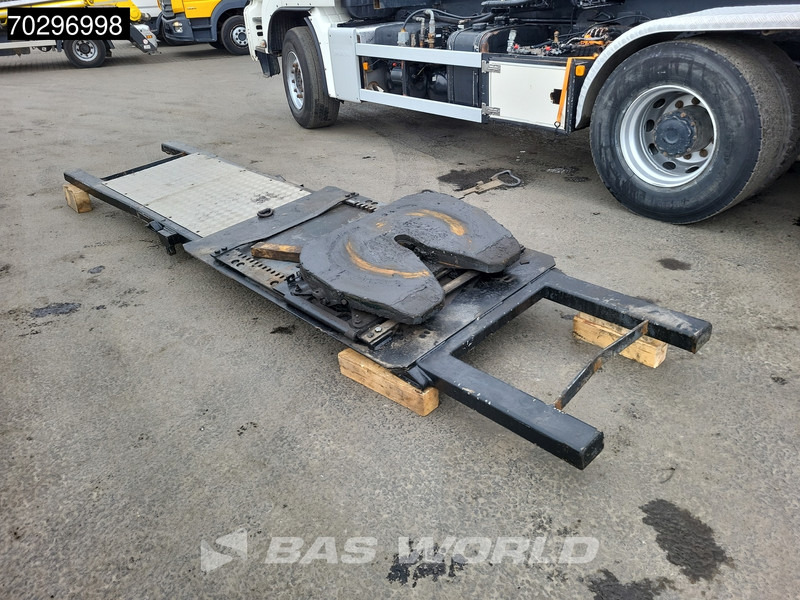 Camión multibasculante MAN TGS 33.440 6X4 25Ton AJK NHS25-5930 hooklift with 5th wheel Wechselsystem Manual Big-Axle Euro 5: foto 5 Camión multibasculante MAN TGS 33.440 6X4 25Ton AJK NHS25-5930 hooklift with 5th wheel Wechselsystem Manual Big-Axle Euro 5: foto 5