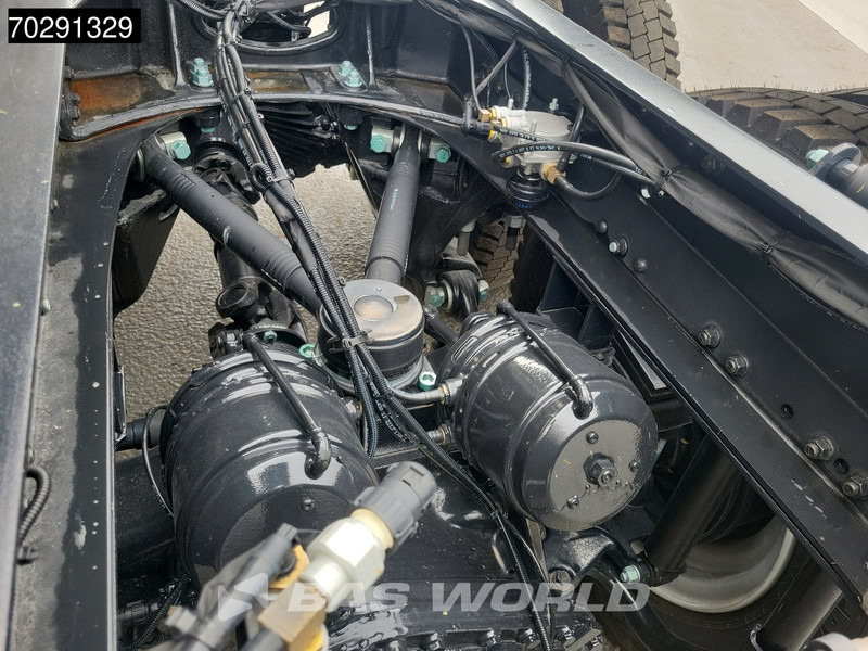 MAN TGS 40.400 6X4 NEW 6x4 chassis PTO Preparation Steelsuspension Big-Axle Automatic Euro 2 - Camión chasis: foto 5 MAN TGS 40.400 6X4 NEW 6x4 chassis PTO Preparation Steelsuspension Big-Axle Automatic Euro 2 - Camión chasis: foto 5