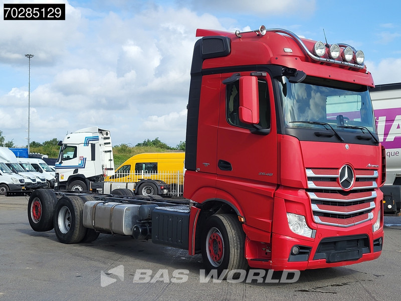 Mercedes-Benz Actros 2548 Actros 6X2 BigSpace Retarder PTO Liftachse Xenon ACC Navi Euro 6 - Camión chasis: foto 3 Mercedes-Benz Actros 2548 Actros 6X2 BigSpace Retarder PTO Liftachse Xenon ACC Navi Euro 6 - Camión chasis: foto 3