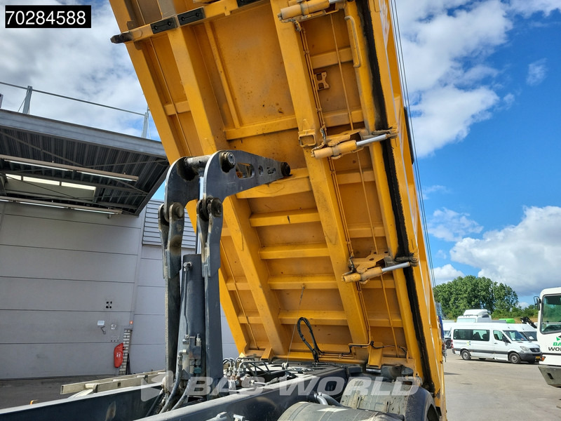 Renault Kerax 480 8X4 13m3 Meiller 2-way tipper Retarder Big-Axle Automatic Euro 5 - Camión volquete: foto 5 Renault Kerax 480 8X4 13m3 Meiller 2-way tipper Retarder Big-Axle Automatic Euro 5 - Camión volquete: foto 5