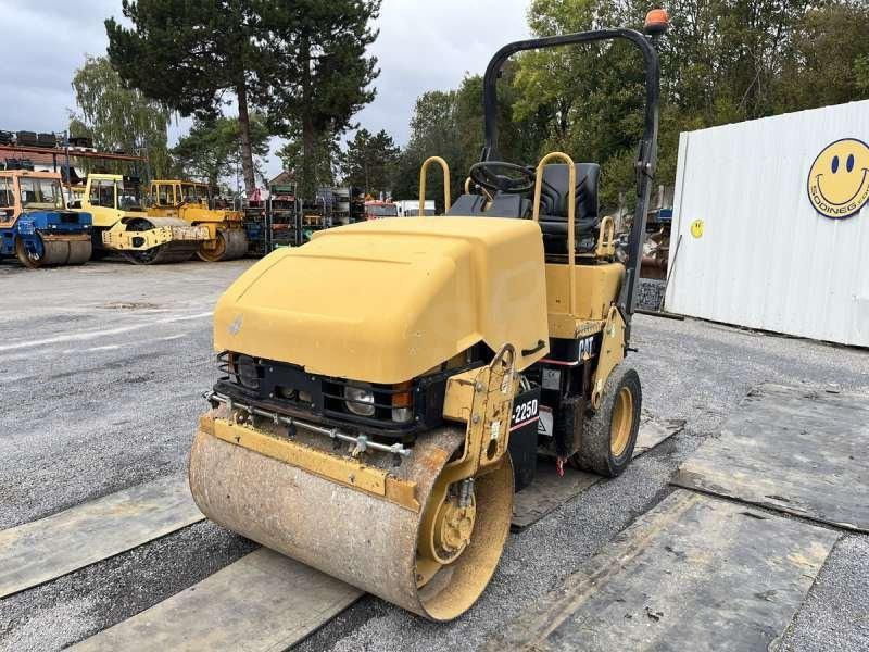 Caterpillar CB225D - Compactador mixto: foto 2 Caterpillar CB225D - Compactador mixto: foto 2