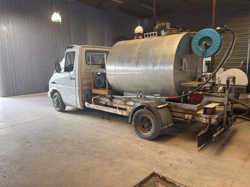 Mercedes Bouille 410 A EMULSION + TREMI GRAVILLON - Distribuidor de asfalto: foto 2 Mercedes Bouille 410 A EMULSION + TREMI GRAVILLON - Distribuidor de asfalto: foto 2