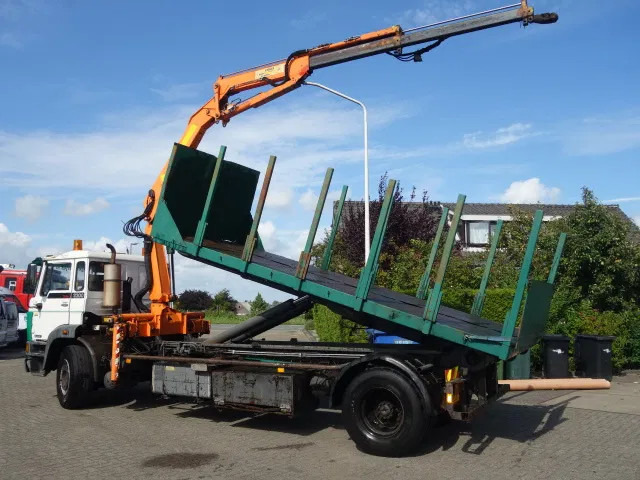 DAF 2300 TURBO HAAKSYSTEEMENPALFINKER KRAAN 9 TON - Camión grúa: foto 1 DAF 2300 TURBO HAAKSYSTEEMENPALFINKER KRAAN 9 TON - Camión grúa: foto 1