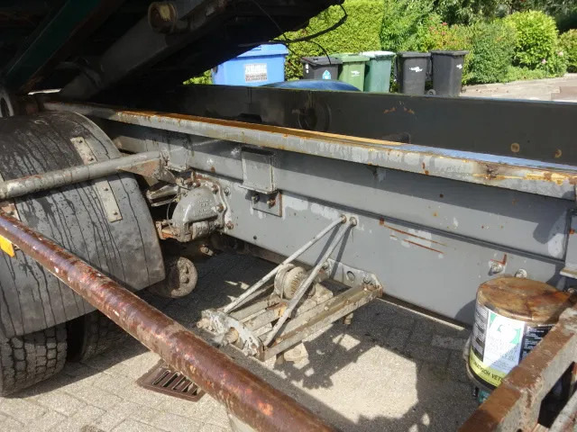 DAF 2300 TURBO HAAKSYSTEEMENPALFINKER KRAAN 9 TON - Camión grúa: foto 5 DAF 2300 TURBO HAAKSYSTEEMENPALFINKER KRAAN 9 TON - Camión grúa: foto 5