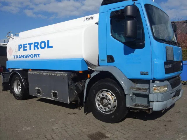 DAF LF 55.220 12000 LITER MANUAL GEARBOX - Camión cisterna: foto 2 DAF LF 55.220 12000 LITER MANUAL GEARBOX - Camión cisterna: foto 2