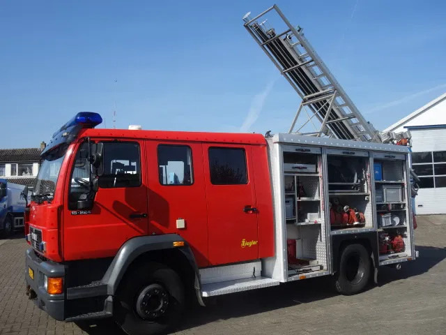 MAN 15 224-with winch 2500liter tank manual gearbox ,ziegler pomp - Camión de bomberos: foto 2 MAN 15 224-with winch 2500liter tank manual gearbox ,ziegler pomp - Camión de bomberos: foto 2