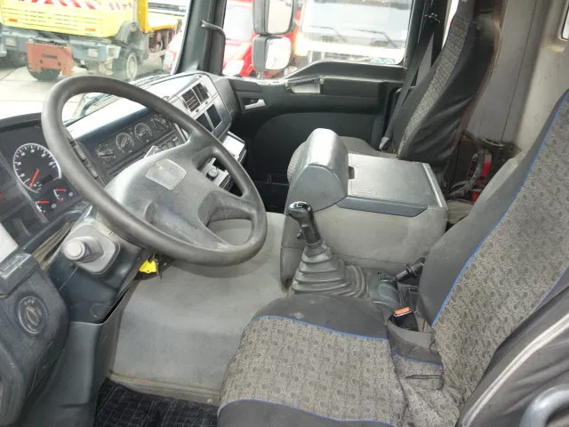 MAN TGA 35.360 8X4 MIXER STEEL SPRINGS BIG AXELS MANUAL FEUL POMP - Camión hormigonera: foto 5 MAN TGA 35.360 8X4 MIXER STEEL SPRINGS BIG AXELS MANUAL FEUL POMP - Camión hormigonera: foto 5