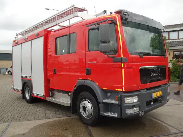 MAN TGM 15.250 FIRE TRUCK,2000 LITER TANK, FOAM TANK, AIRCO - Camión de bomberos: foto 1 MAN TGM 15.250 FIRE TRUCK,2000 LITER TANK, FOAM TANK, AIRCO - Camión de bomberos: foto 1