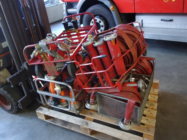 Mercedes-Benz 80euro fire hose - Camión de bomberos: foto 5 Mercedes-Benz 80euro fire hose - Camión de bomberos: foto 5
