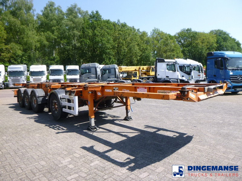 Dennison 4-axle container combi trailer (3 + 1 axles) 20-30-40-45 ft - Camión portacontenedore/ Intercambiable: foto 2 Dennison 4-axle container combi trailer (3 + 1 axles) 20-30-40-45 ft - Camión portacontenedore/ Intercambiable: foto 2