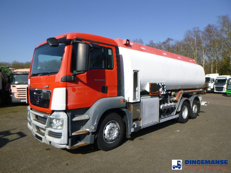 MAN TGS 26.320 6X2 RHD fuel tank 20 m3 / 4 comp - Camión cisterna: foto 1 MAN TGS 26.320 6X2 RHD fuel tank 20 m3 / 4 comp - Camión cisterna: foto 1