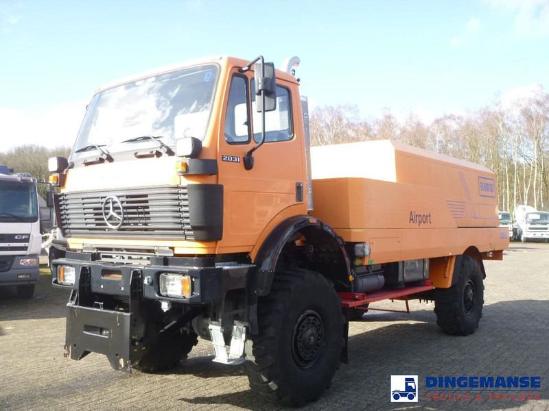 Mercedes-Benz SK 2031 4x4x4 Schmidt CJS9 airport sweeper snow plough - Máquina quitanieve: foto 4 Mercedes-Benz SK 2031 4x4x4 Schmidt CJS9 airport sweeper snow plough - Máquina quitanieve: foto 4