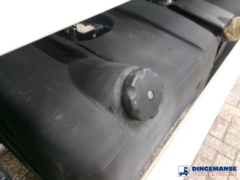 Renault Midlum 280 Dxi 4x2 fuel tank 11.3 m3 / 3 comp - Camión cisterna: foto 5 Renault Midlum 280 Dxi 4x2 fuel tank 11.3 m3 / 3 comp - Camión cisterna: foto 5