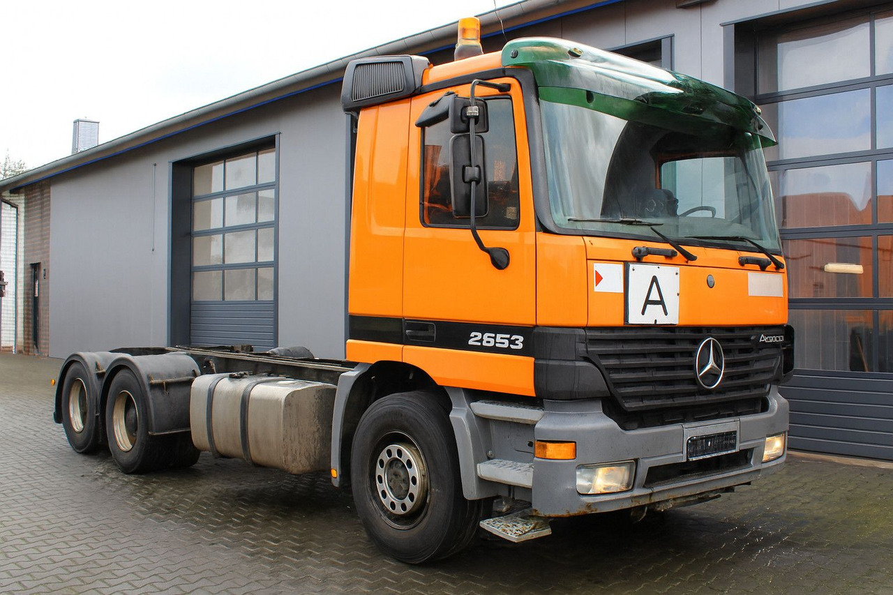 Mercedes-Benz Actros 2653 V8 6x4 Blatt-Luft EPS *clutch* - Camión chasis: foto 1 Mercedes-Benz Actros 2653 V8 6x4 Blatt-Luft EPS *clutch* - Camión chasis: foto 1