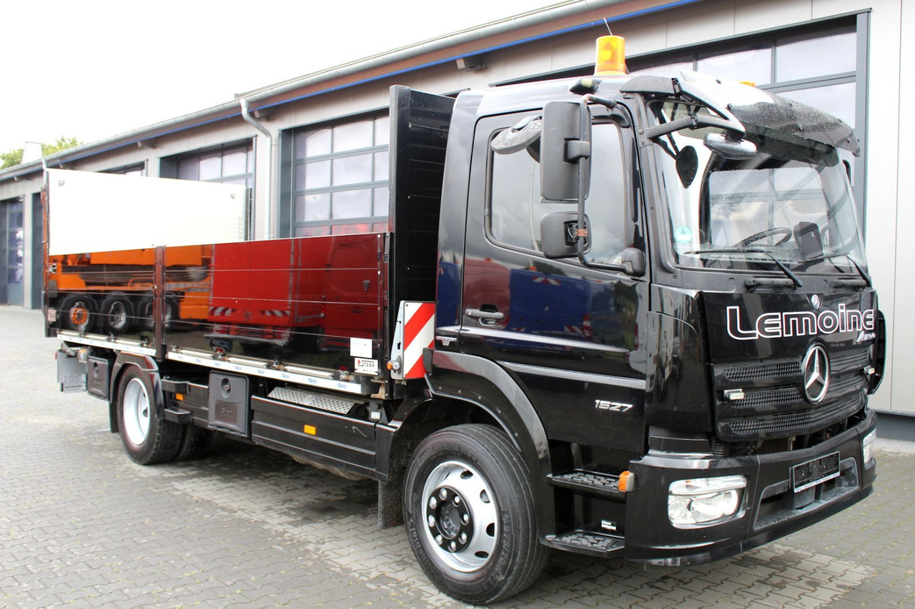 Mercedes-Benz Atego 1527 4x2 Pritsche + Ladebordwand - Camión caja abierta: foto 1 Mercedes-Benz Atego 1527 4x2 Pritsche + Ladebordwand - Camión caja abierta: foto 1