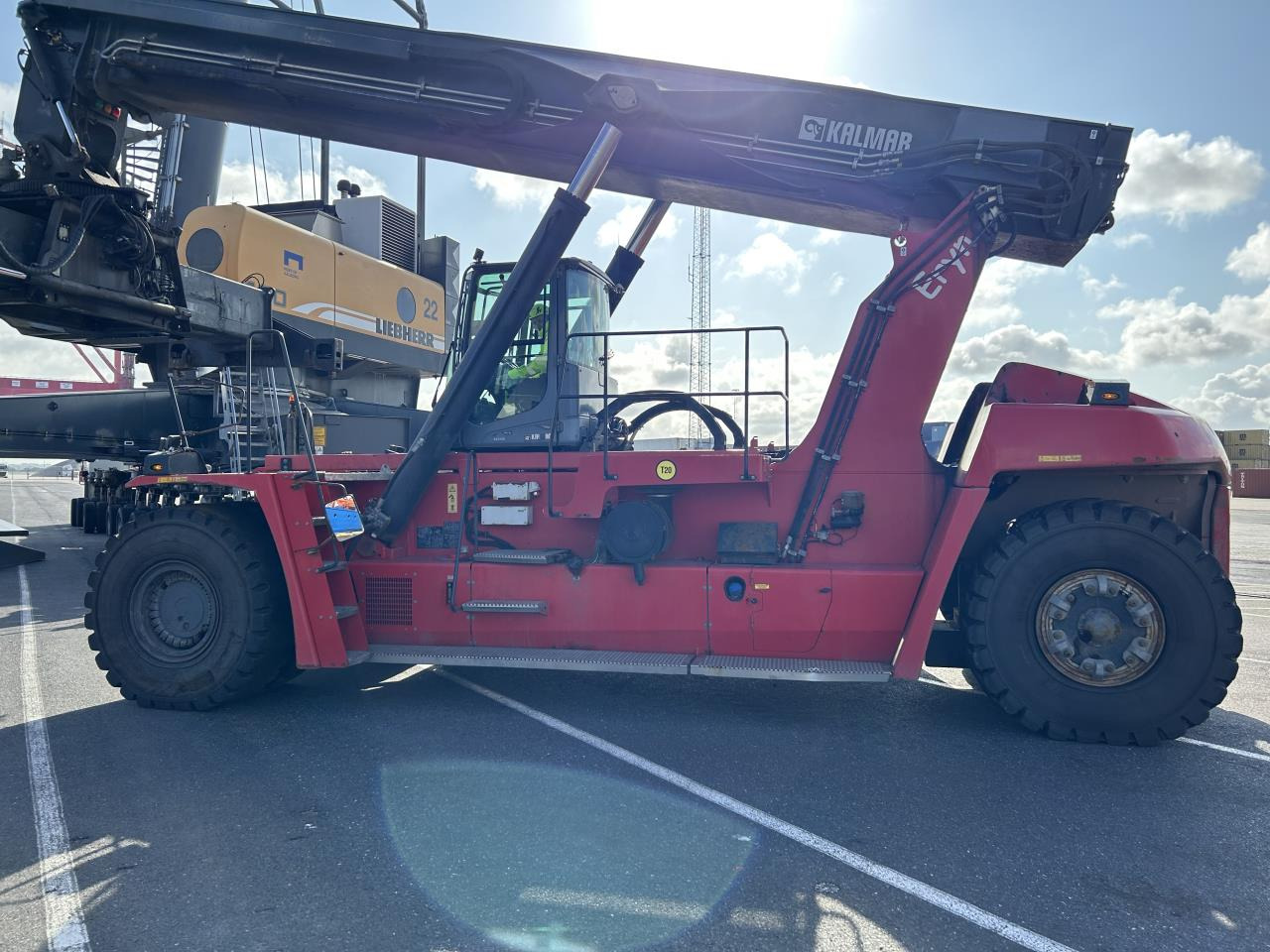 Kalmar DRG450-65S5 - Reach stacker: foto 1 Kalmar DRG450-65S5 - Reach stacker: foto 1