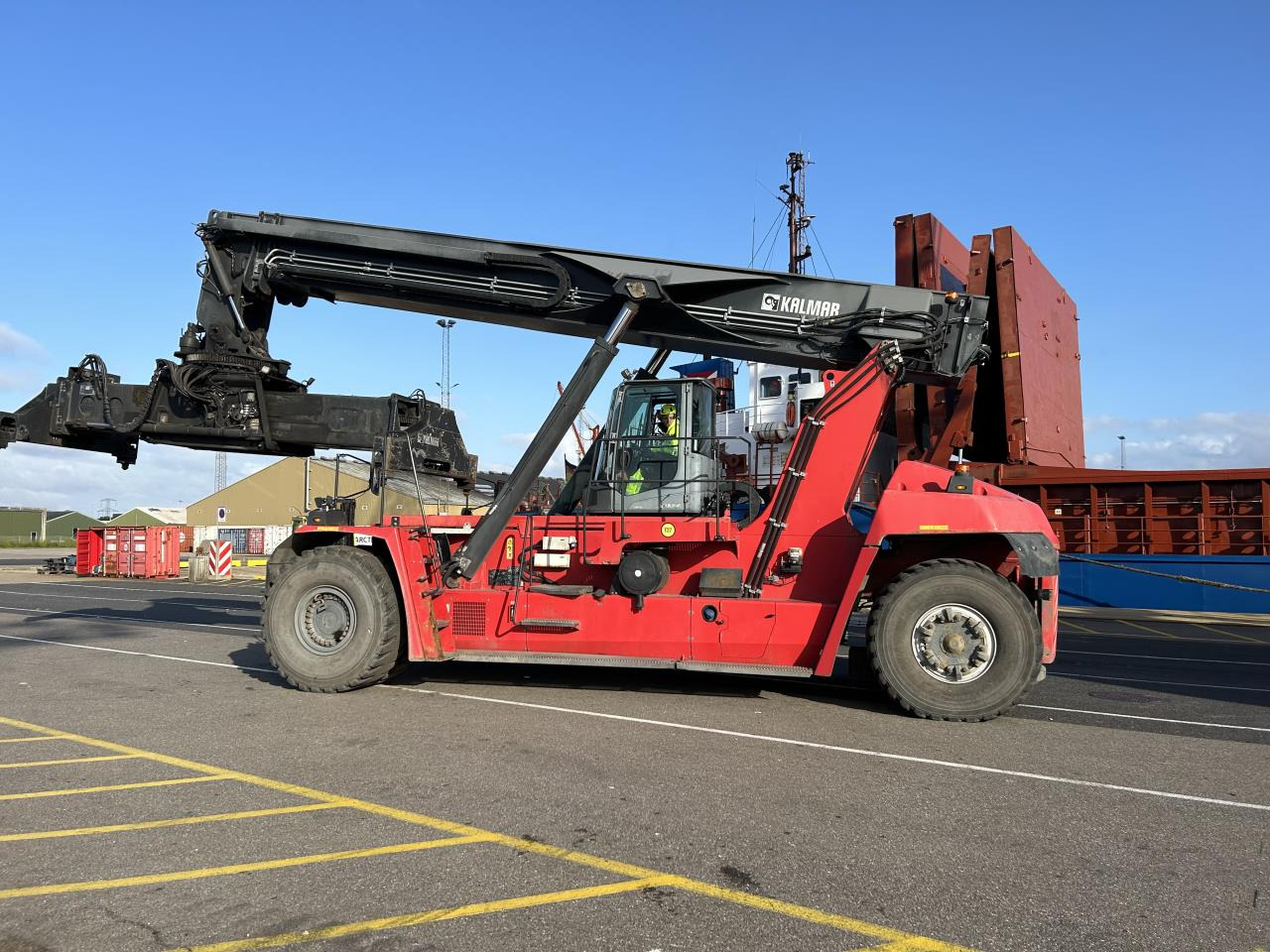Kalmar DRG450-65S5 - Reach stacker: foto 1 Kalmar DRG450-65S5 - Reach stacker: foto 1