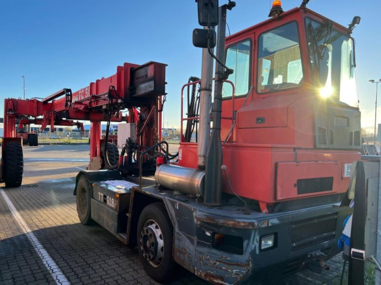 Kalmar TT618 - Tractor industrial: foto 1 Kalmar TT618 - Tractor industrial: foto 1