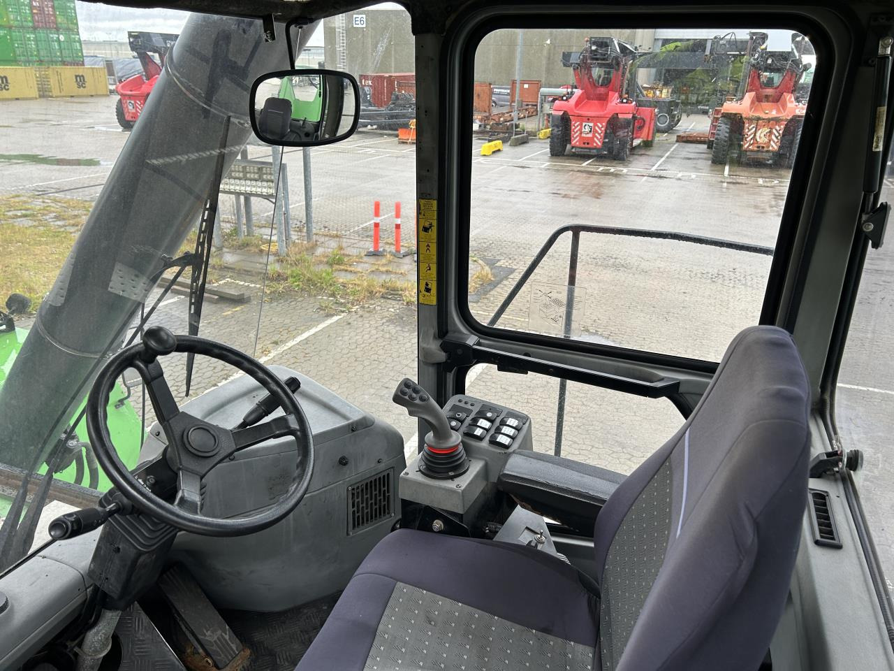 SMV SC4537 CBX5 - Reach stacker: foto 4 SMV SC4537 CBX5 - Reach stacker: foto 4