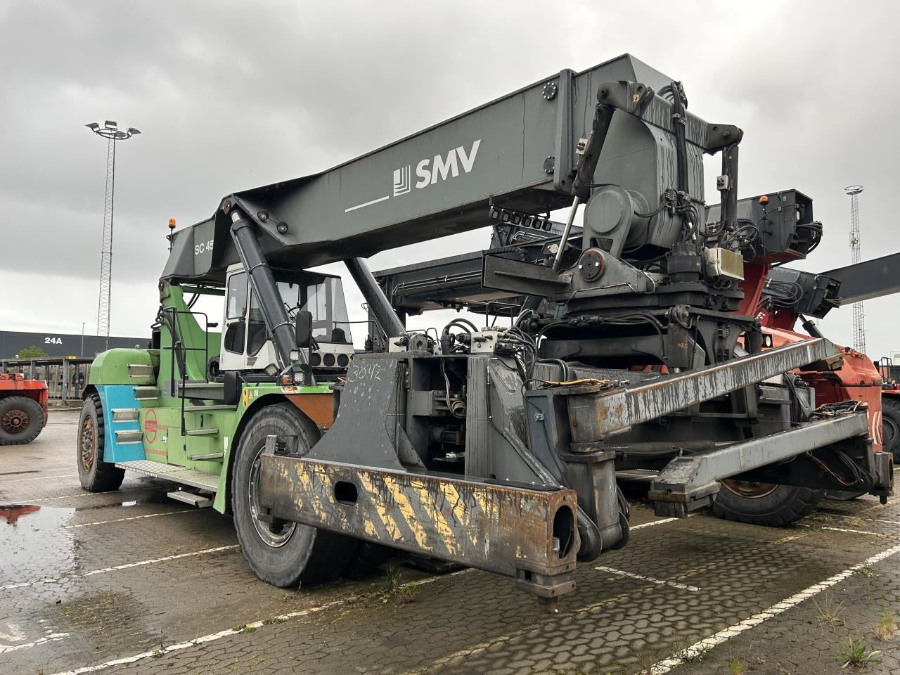SMV SC4537 CBX5 - Reach stacker: foto 1 SMV SC4537 CBX5 - Reach stacker: foto 1