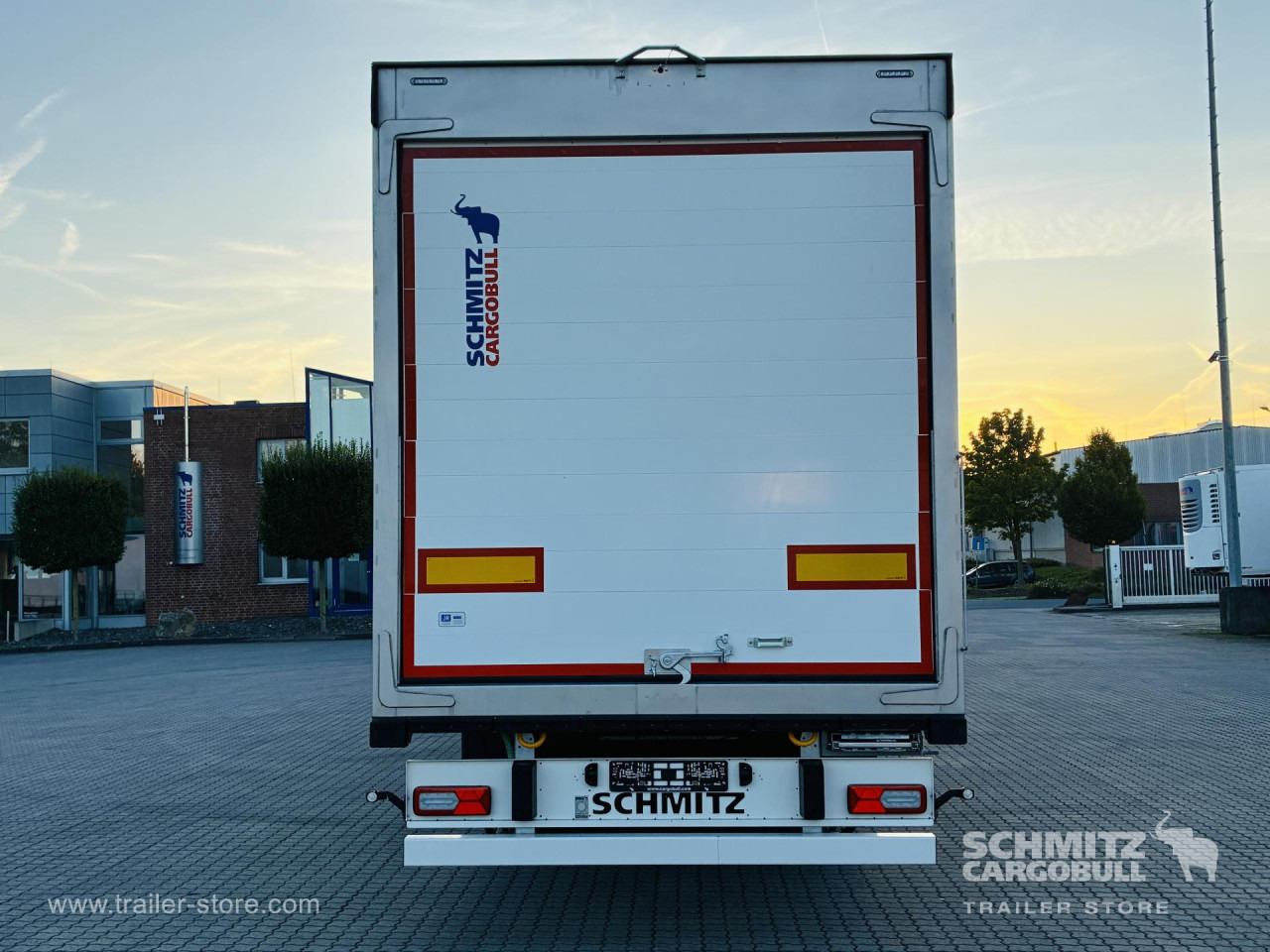 SCHMITZ Auflieger Frischdienst Standard Roller shutter - Semirremolque frigorífico: foto 2 SCHMITZ Auflieger Frischdienst Standard Roller shutter - Semirremolque frigorífico: foto 2