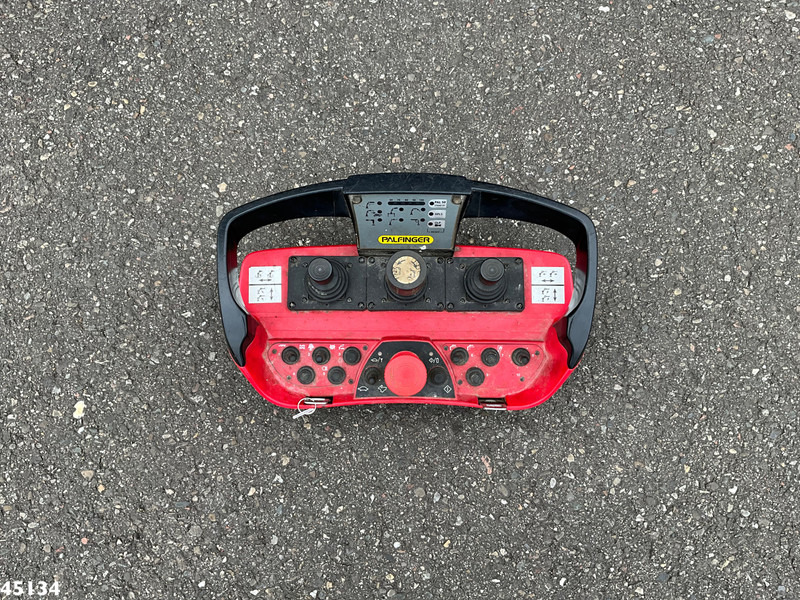 Cabeza tractora Iveco Stralis AD410T44 8x4 Palfinger 44 Tonmeter laadkraan + Fly-Jib Just 222.398 km!: foto 9 Cabeza tractora Iveco Stralis AD410T44 8x4 Palfinger 44 Tonmeter laadkraan + Fly-Jib Just 222.398 km!: foto 9