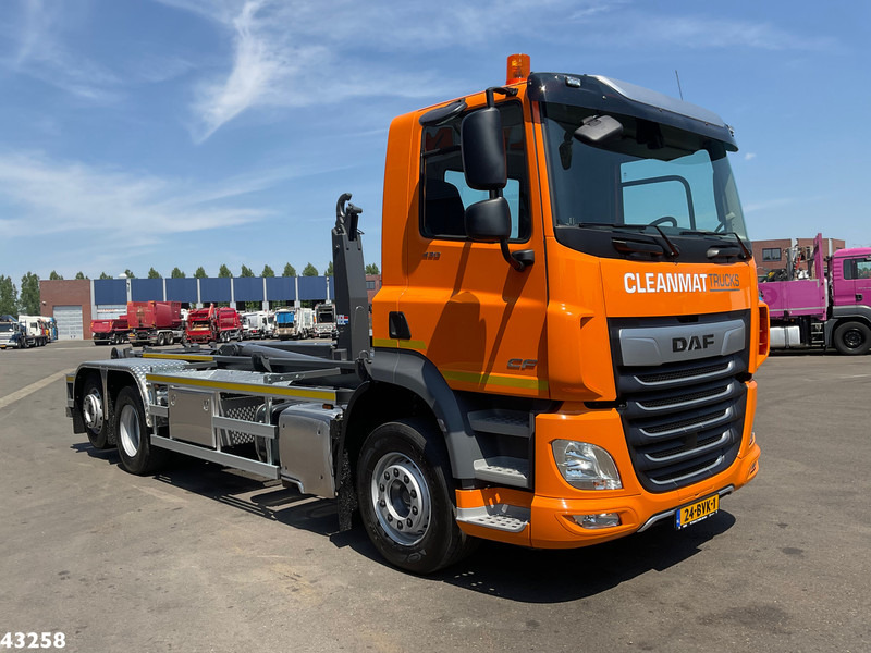 DAF FAN CF 430 VDL 21 Ton haakarmsysteem - Camión multibasculante: foto 3 DAF FAN CF 430 VDL 21 Ton haakarmsysteem - Camión multibasculante: foto 3