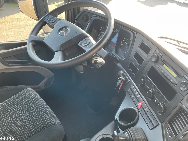 Foto del interior 1: Camión portavehículos Mercedes-Benz Antos 2124 Hydraulische oprijramp Just 31.346 km!