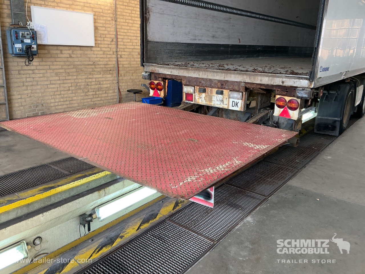 KRONE Dryfreight Standard Taillift - Semirremolque caja cerrada: foto 3 KRONE Dryfreight Standard Taillift - Semirremolque caja cerrada: foto 3