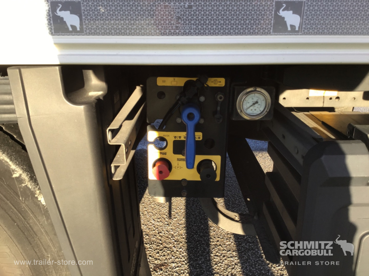 SCHMITZ Reefer Standard Double deck - Semirremolque isotérmico: foto 3 SCHMITZ Reefer Standard Double deck - Semirremolque isotérmico: foto 3