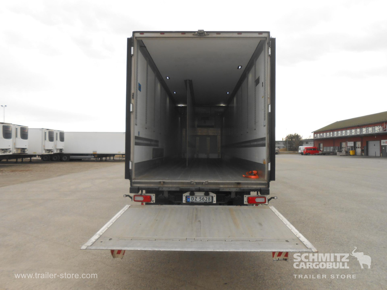 SCHMITZ Reefer Multitemp Taillift - Semirremolque isotérmico: foto 3 SCHMITZ Reefer Multitemp Taillift - Semirremolque isotérmico: foto 3
