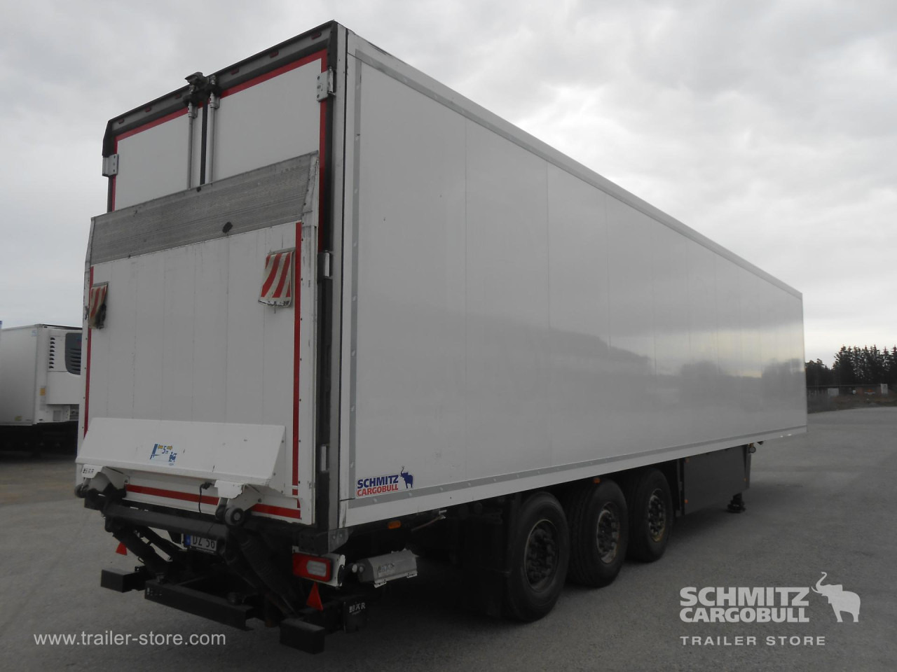 SCHMITZ Reefer Multitemp Taillift - Semirremolque isotérmico: foto 1 SCHMITZ Reefer Multitemp Taillift - Semirremolque isotérmico: foto 1