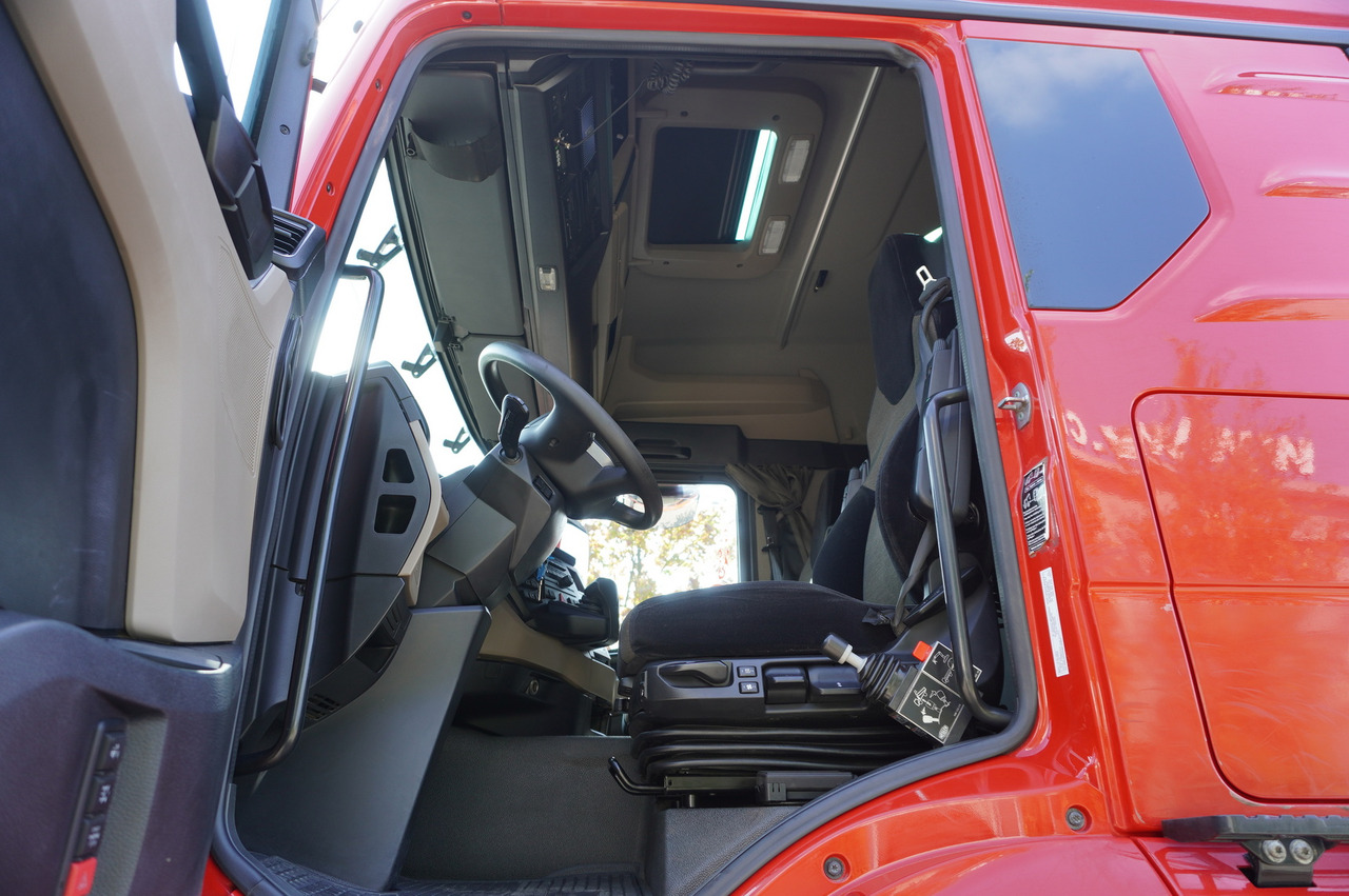 Cabeza tractora MAN TGS 33.510 tractor unit / 6x4 / Sleeper cab: foto 15
