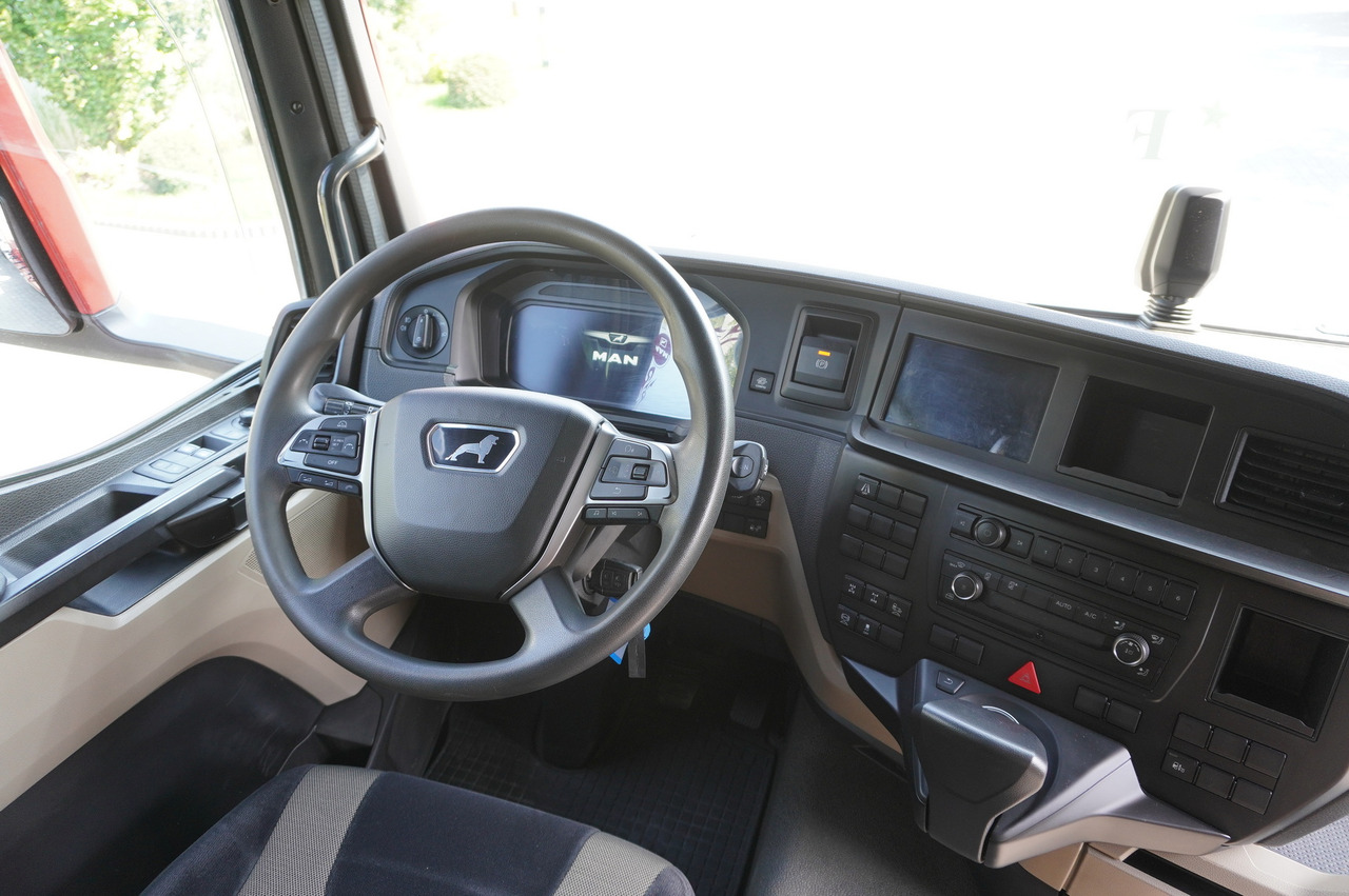 Cabeza tractora MAN TGS 33.510 tractor unit / 6x4 / Sleeper cab: foto 17