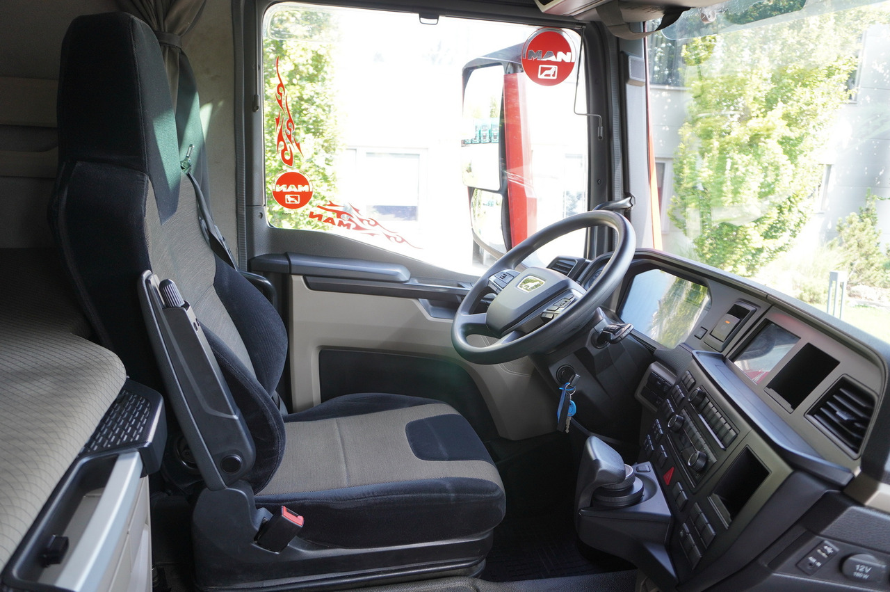 Cabeza tractora MAN TGS 33.510 tractor unit / 6x4 / Sleeper cab: foto 25