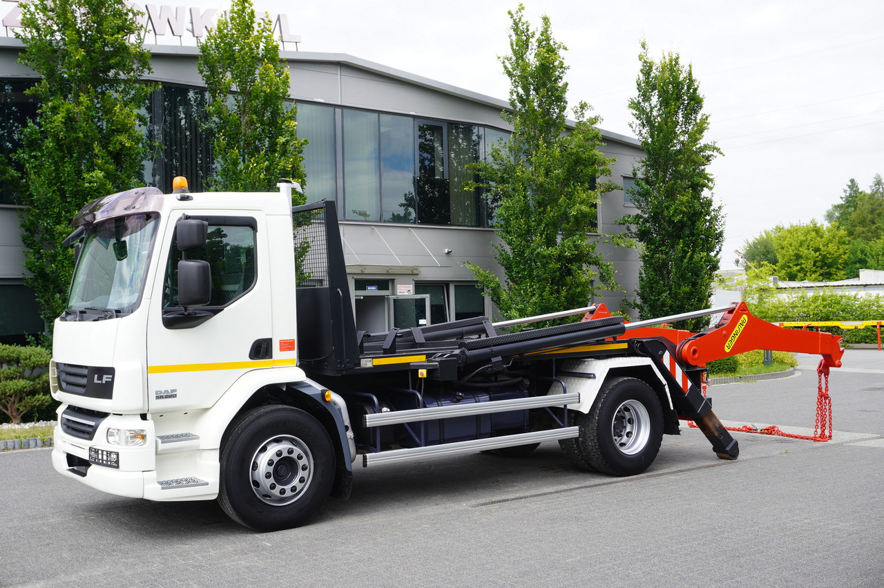 Camión portacontenedor de cadenas DAF LF 55.220 Skip loader GUIMA PALFINGER M14T: foto 18