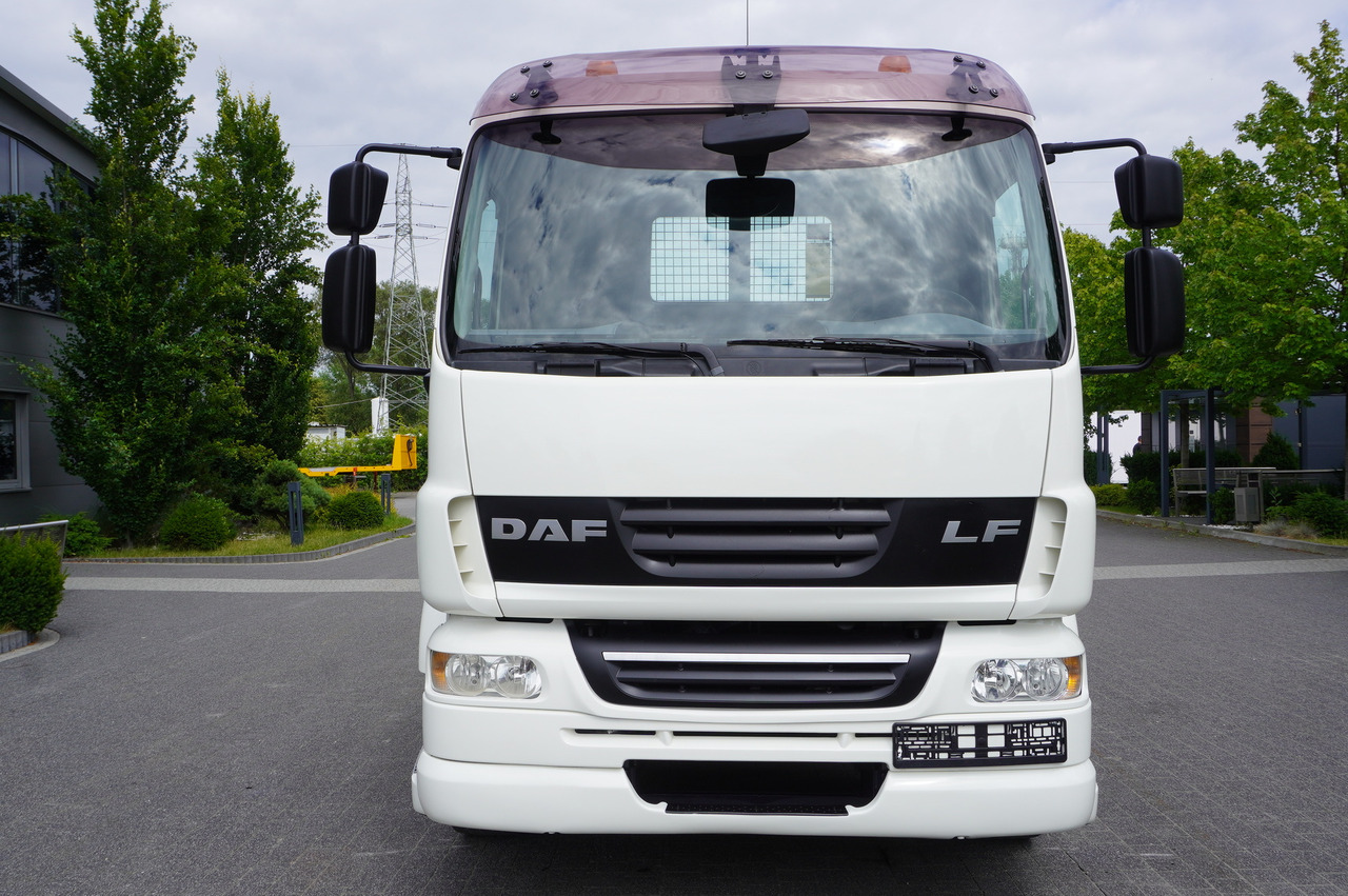 DAF LF 55.220 Skip loader GUIMA PALFINGER M14T - Camión portacontenedor de cadenas: foto 2 DAF LF 55.220 Skip loader GUIMA PALFINGER M14T - Camión portacontenedor de cadenas: foto 2